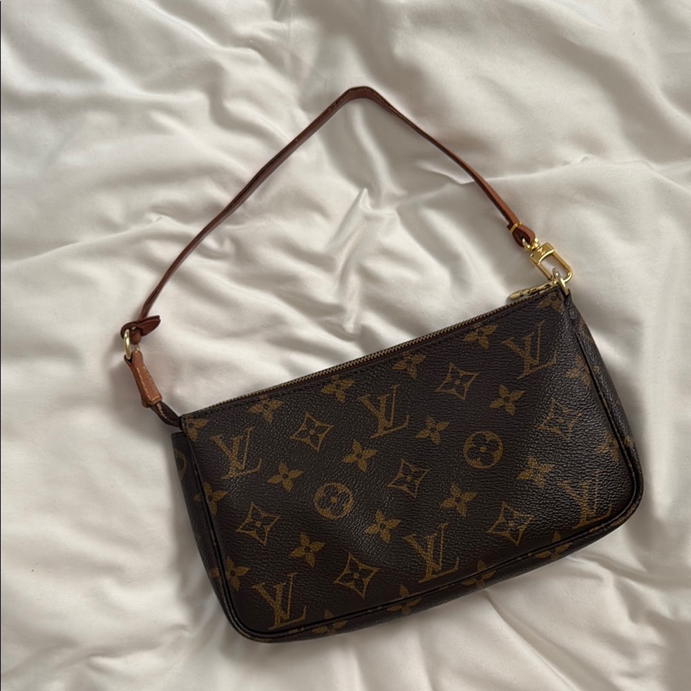 Louis Vuitton Monogram Pochette Shoulder Bag